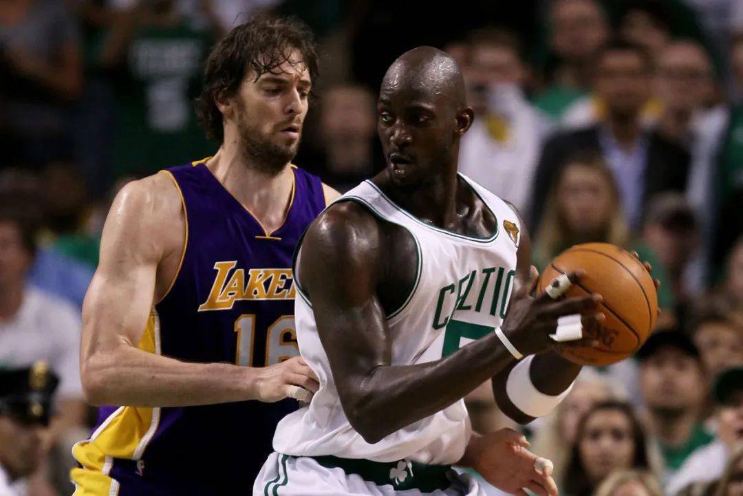 奖杯画上一 奖杯画上一