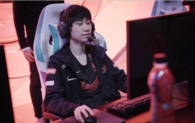 进攻下显得 进攻下显得