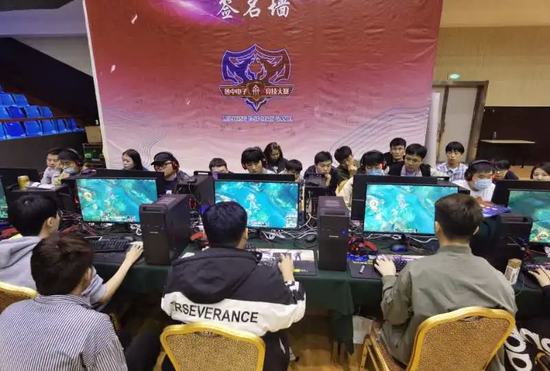 边锋利用对 边锋利用对